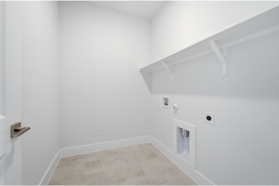Spacious, unfurnished interior of a new home in Santa Rita Ranch, Liberty Hill (Image 25).