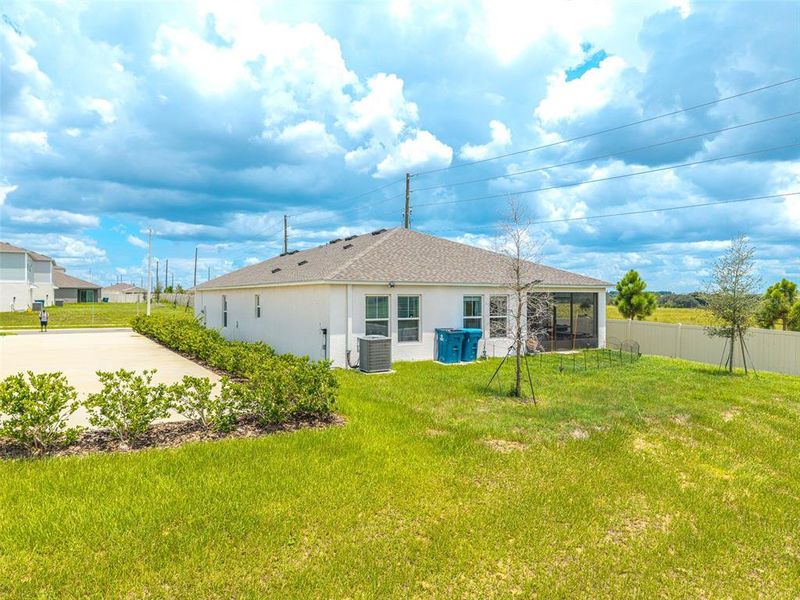 Exterior details and patio area of a home in , Haines City (Image 19).