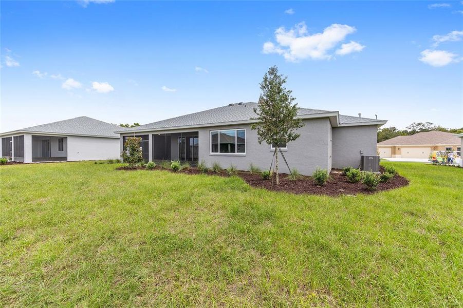 Exterior details and patio area of a home in , Ocala (Image 1).