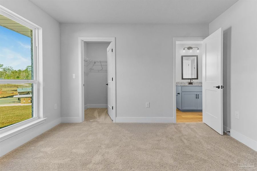Spacious, unfurnished interior of a new home in Pecan Valley, Pensacola (Image 15).