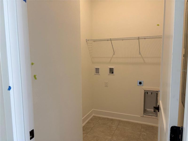 Spacious, unfurnished interior of a new home in Arbor Park, Leesburg (Image 6).