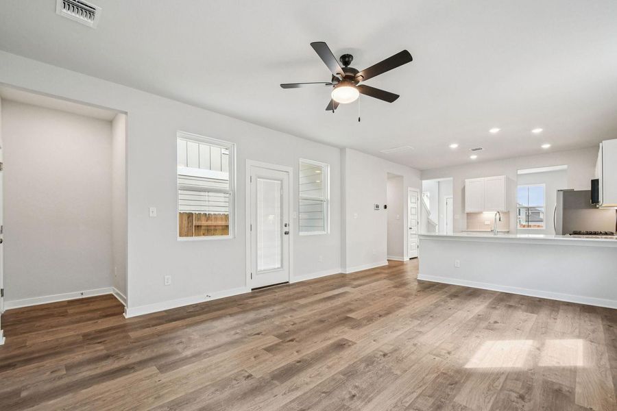 Spacious, unfurnished interior of a new home in Avery Centre, Round Rock (Image 24).