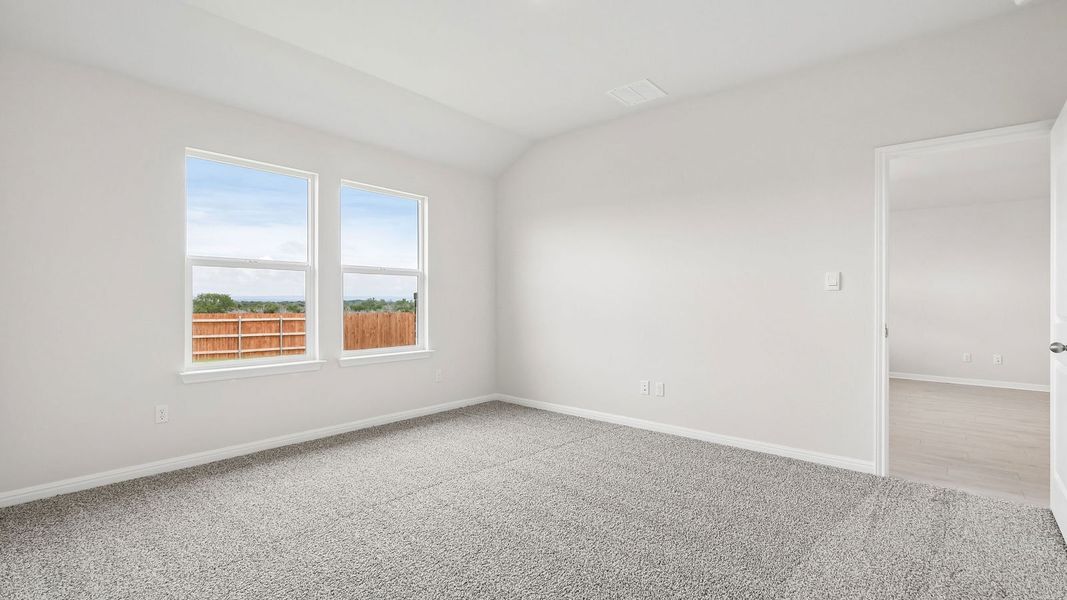 Spacious, unfurnished interior of a new home in Thunder Rock, Marble Falls (Image 19).