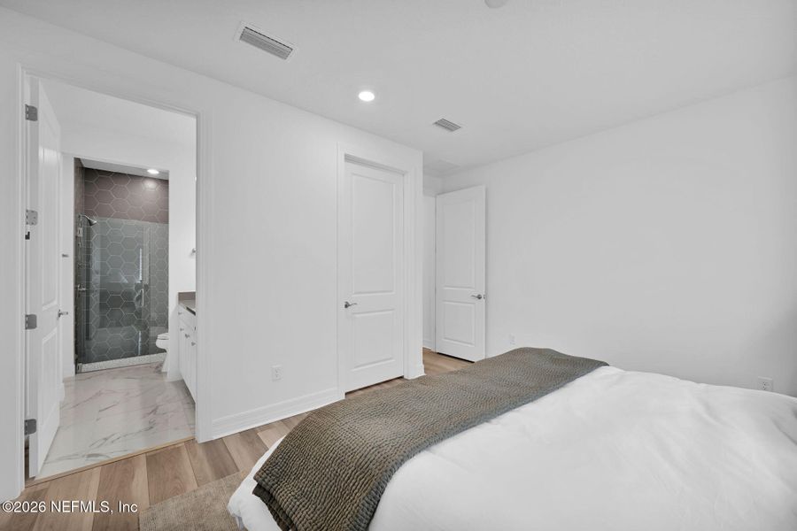 Spacious, unfurnished interior of a new home in , Jacksonville (Image 22).