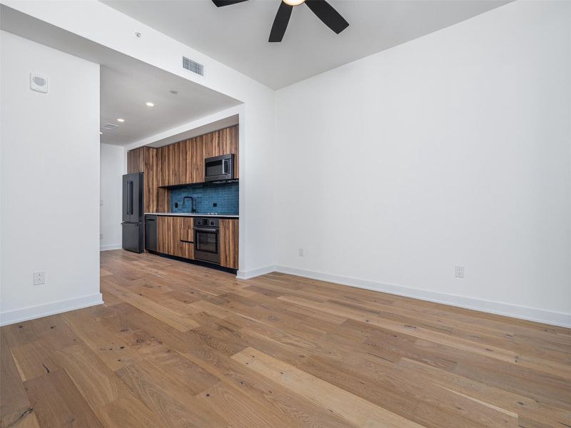 Spacious, unfurnished interior of a new home in Vesper, Austin (Image 10).