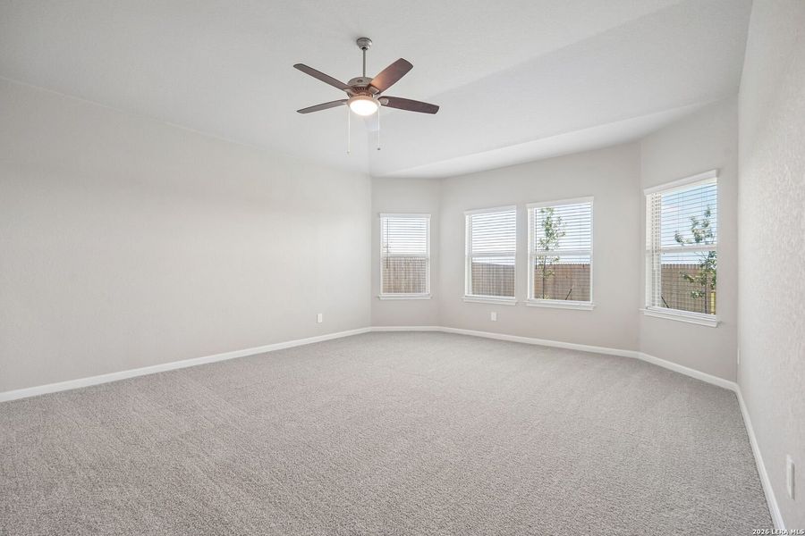 Spacious, unfurnished interior of a new home in Remington Ranch, San Antonio (Image 43).