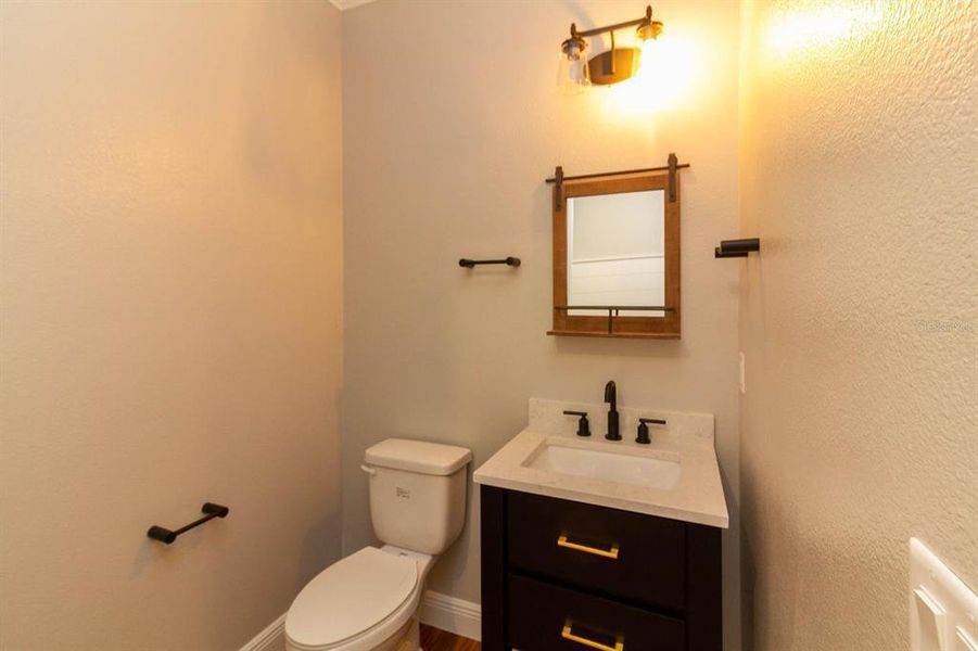 Furnished interior view inside a new home in , Umatilla (Image 10).