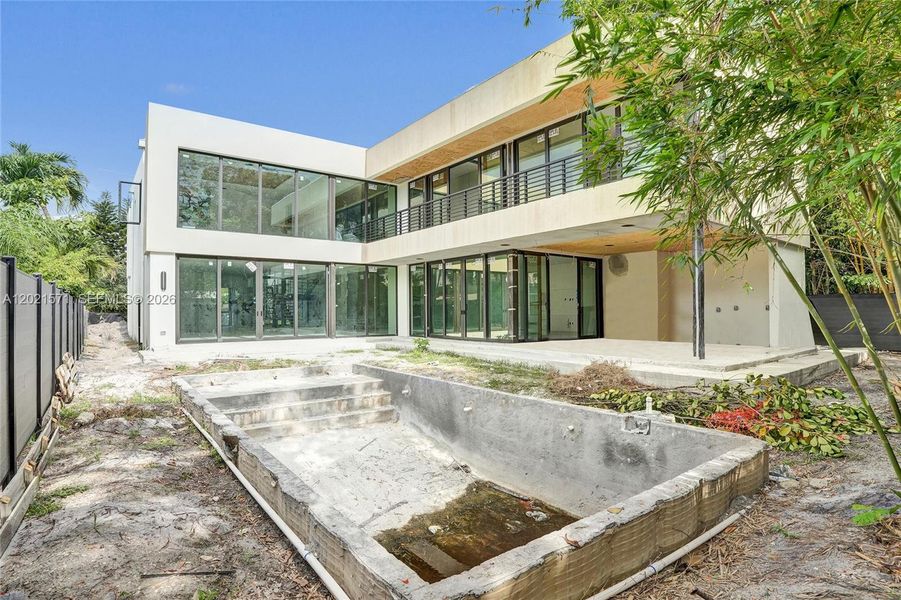 Exterior details and patio area of a home in , Fort Lauderdale (Image 5).