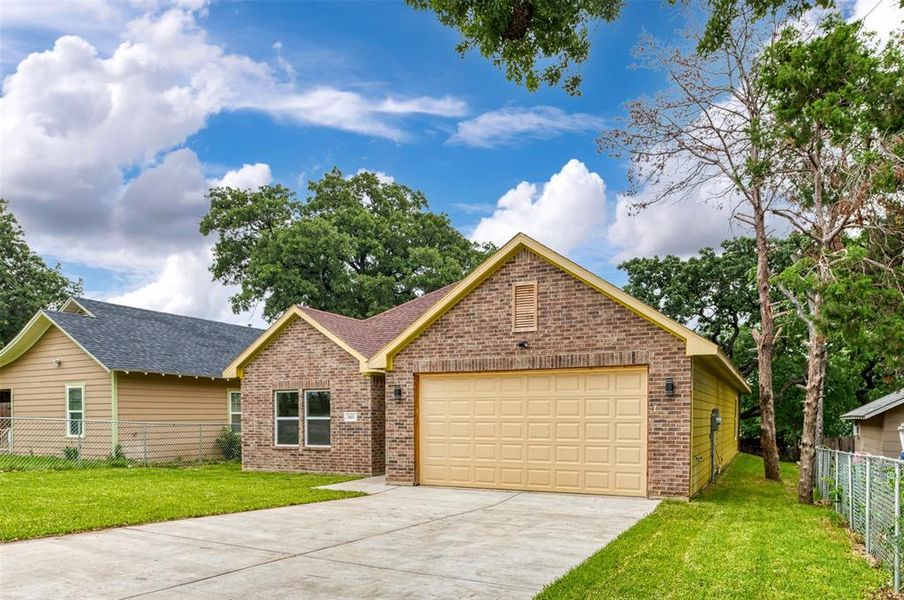 This convenient, energy-efficient home is easy to care for and ready for move-in today. Don't miss out.