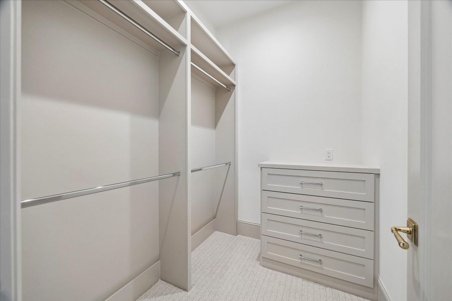 Closet 3 Closet 3