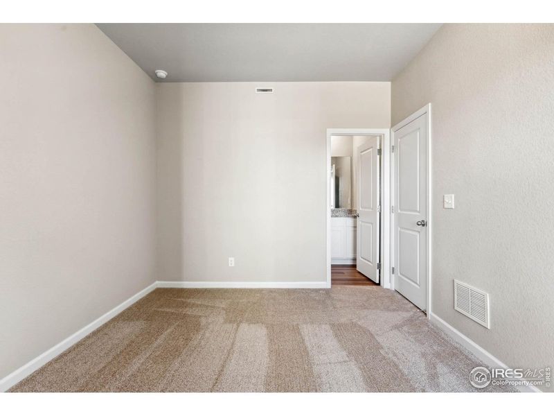 Spacious, unfurnished interior of a new home in Hidden Creek, Frederick (Image 9).