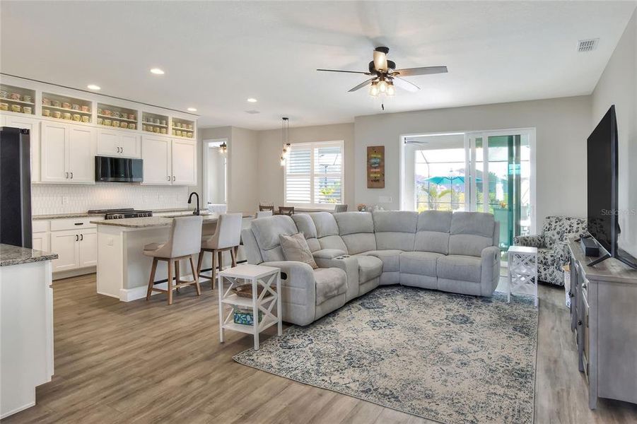 Open floor plan kitchen and living area that overlooks the Pool.