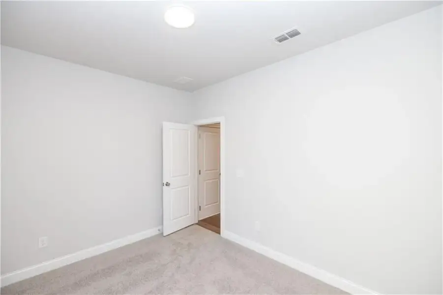 Spacious, unfurnished interior of a new home in Aberdeen, Hoschton (Image 64).