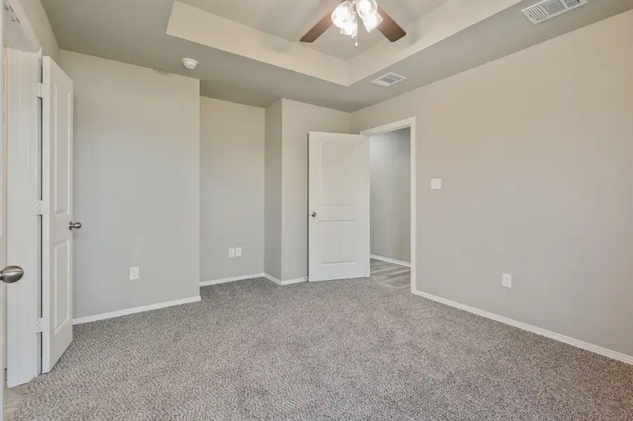 **Photos are sample photos of similar plan. Colors and features might vary**