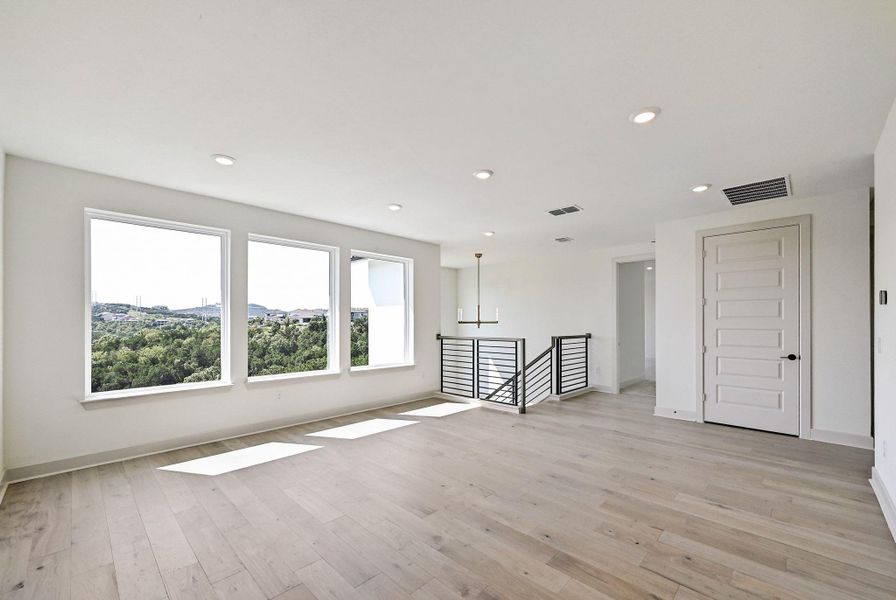 Spacious, unfurnished interior of a new home in , Lakeway (Image 17).