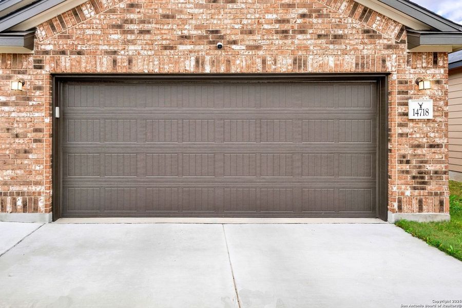 Exterior details and patio area of a home in , San Antonio (Image 3).