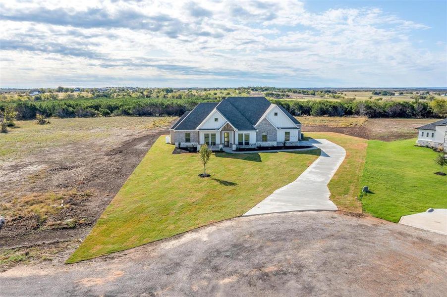 This luxury community offers quick access to Godley HS and the primary Godley highways allowing quick access into Fort Worth!