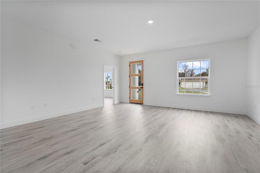 Spacious, unfurnished interior of a new home in , Ocala (Image 17).
