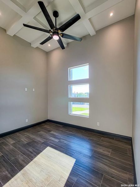 Spacious, unfurnished interior of a new home in , Eagle Pass (Image 15).