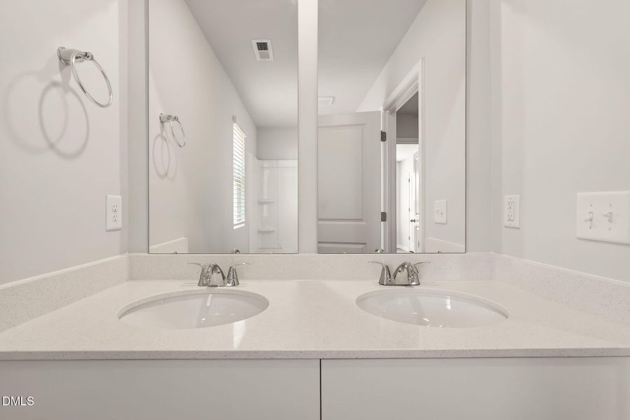 38-web-or-mls-DSC07445 38-web-or-mls-DSC07445