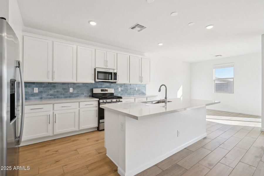 13-web-or-mls-W Mellen Ln-S0512-011