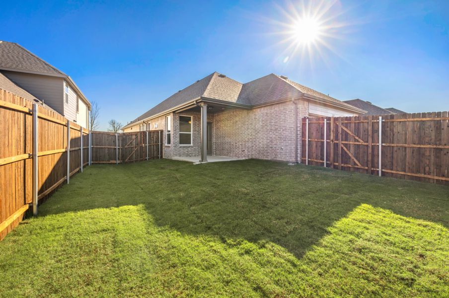 Exterior details and patio area of a home in Edgewater, Fate (Image 20).