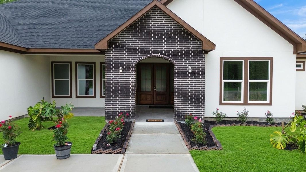 Exterior details and patio area of a home in , Dayton (Image 3).