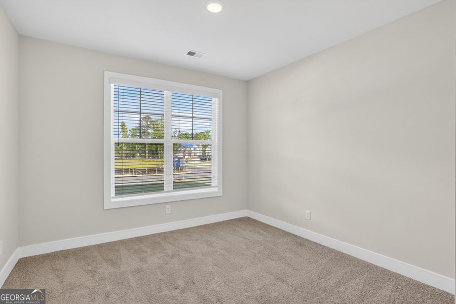Spacious, unfurnished interior of a new home in The Fairways at Mirror Lake, Villa Rica (Image 24).