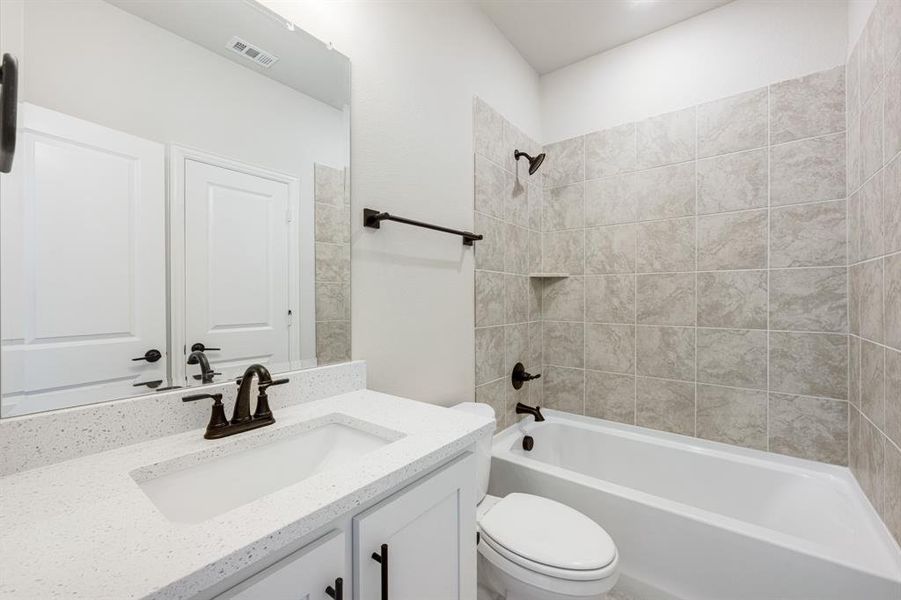 Furnished interior view inside a new home in Liberty, Melissa (Image 13).