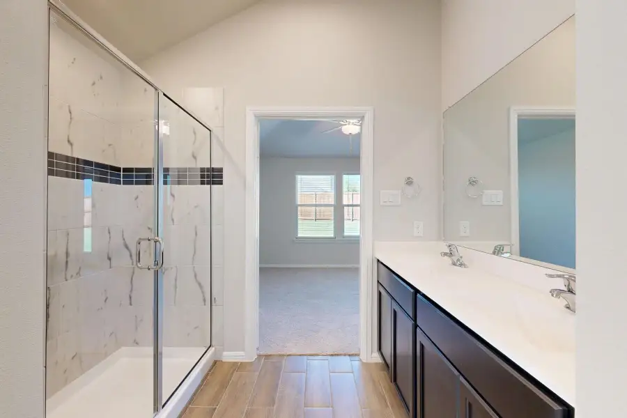 Owner's Bathroom Owner's Bathroom