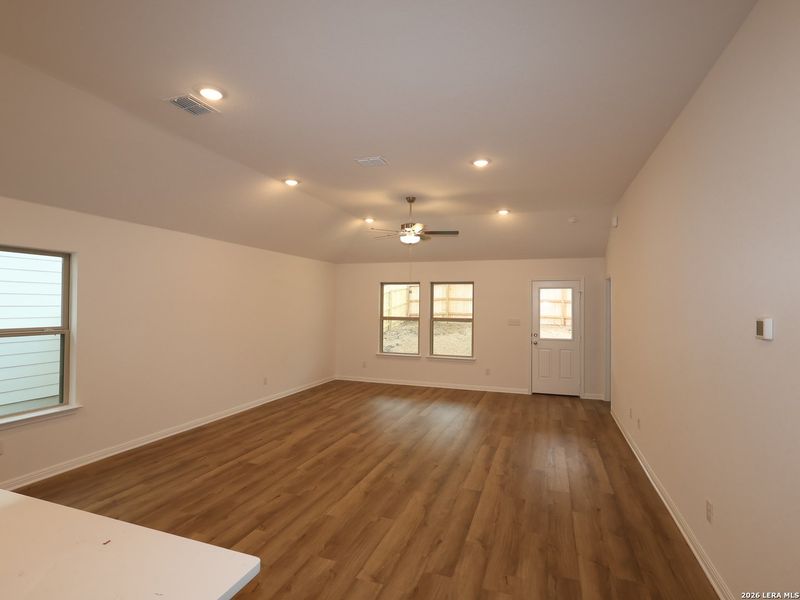 Spacious, unfurnished interior of a new home in Mesquite Ridge, San Antonio (Image 19).