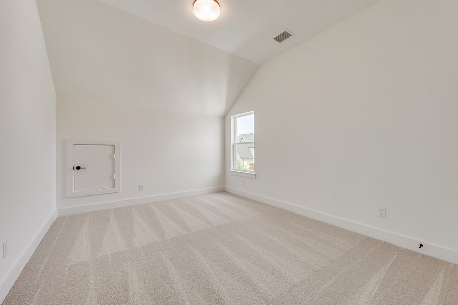 Spacious, unfurnished interior of a new home in Estates at Rockhill, Oak Point (Image 31).