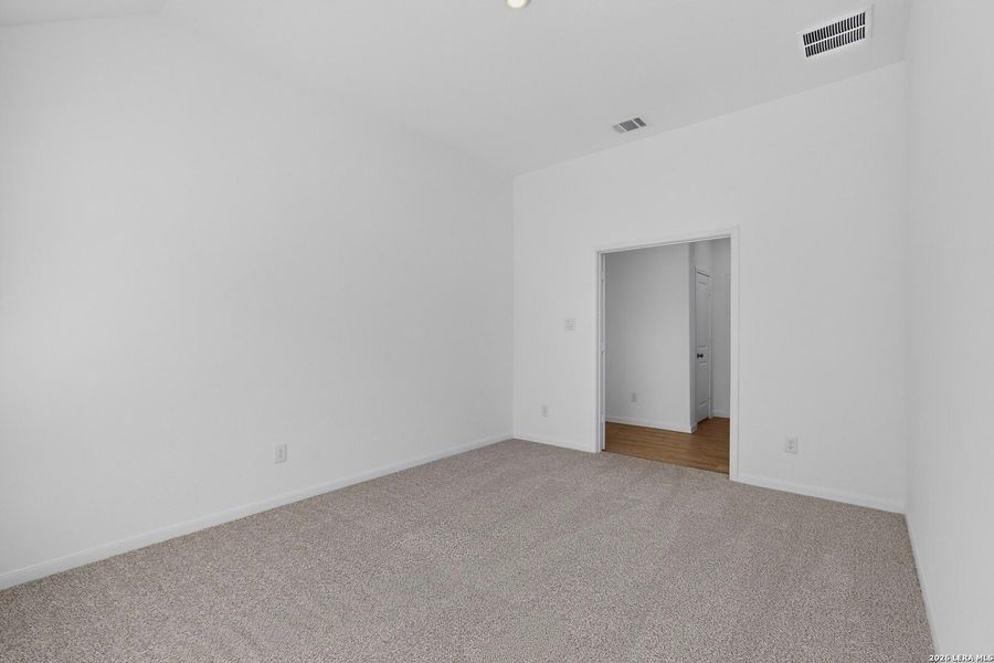 Spacious, unfurnished interior of a new home in , San Antonio (Image 31).