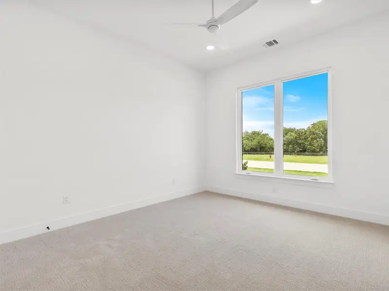 Spacious, unfurnished interior of a new home in , Smithville (Image 33).