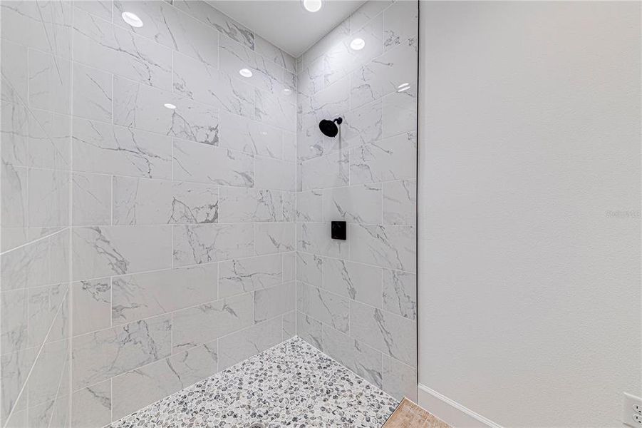 Furnished interior view inside a new home in , Ocklawaha (Image 9).