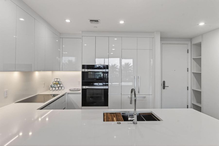 220LakeShoreDr#715(8) 220LakeShoreDr#715(8)