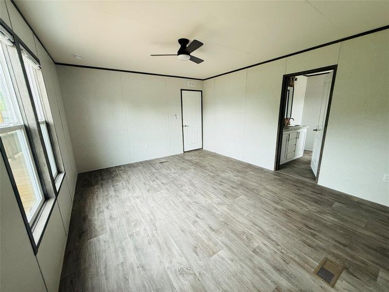 Spacious, unfurnished interior of a new home in , Granbury (Image 10).