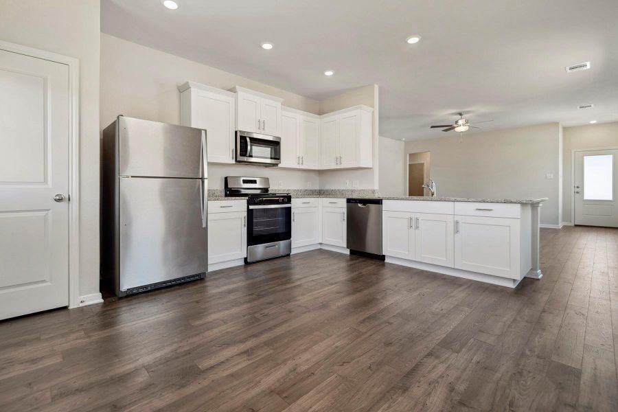 Spacious, unfurnished interior of a new home in Sweetwater Ridge, Conroe (Image 15). Spacious, unfurnished interior of a new home in Sweetwater Ridge, Conroe (Image 15).