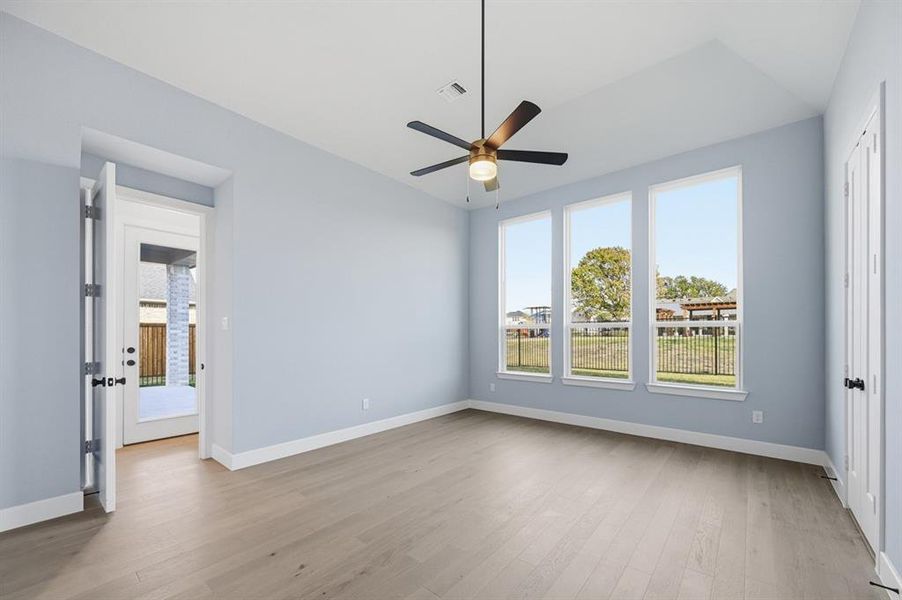 Spacious, unfurnished interior of a new home in Saddle Star Estates, Rockwall (Image 22).
