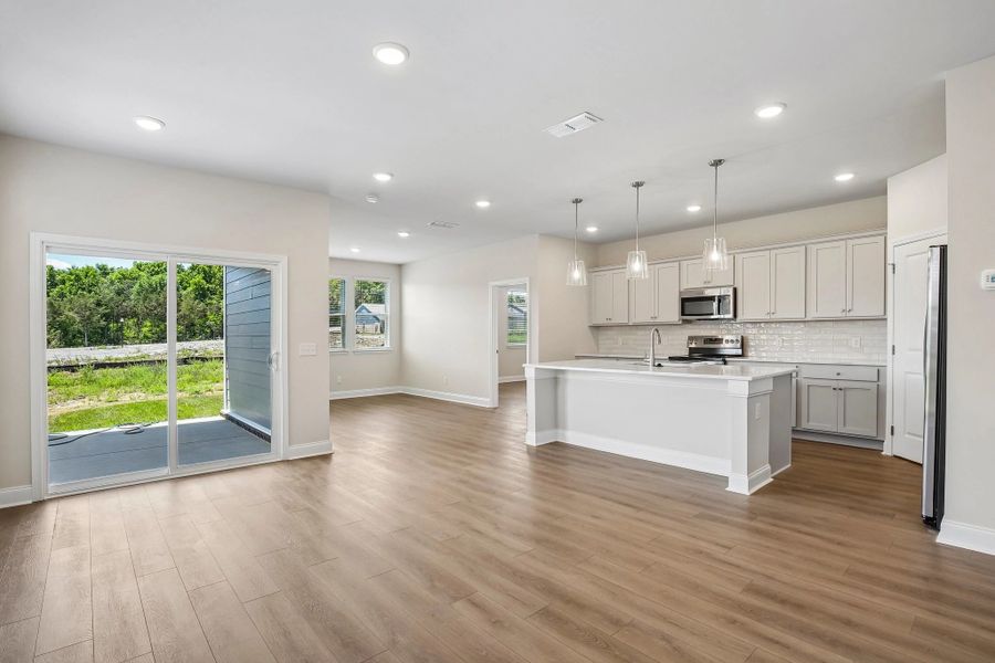 Image 27 of a home in Cades Bluff.