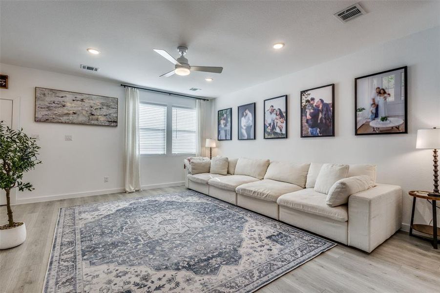 Furnished interior view inside a new home in Rolling Ridge, Van Alstyne (Image 22). Furnished interior view inside a new home in Rolling Ridge, Van Alstyne (Image 22).