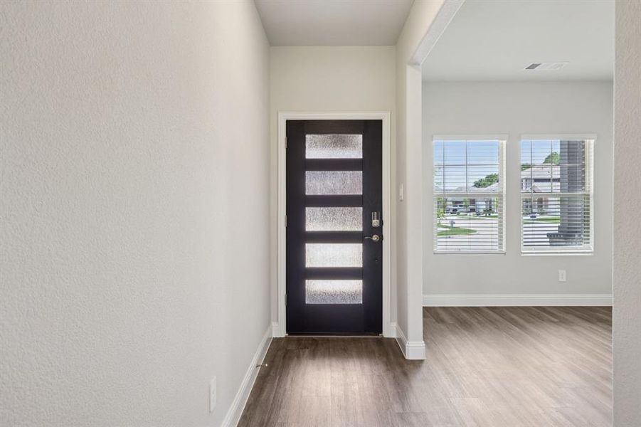 Spacious, unfurnished interior of a new home in Westmoor, Sherman (Image 29).