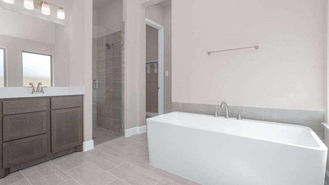 Furnished interior view inside a new home in Evergreen, Conroe (Image 8).