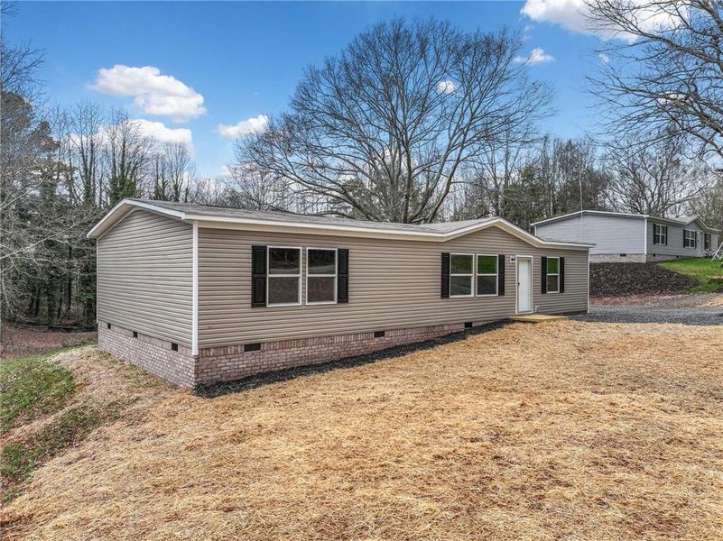 Exterior details and patio area of a home in , Alto (Image 14).