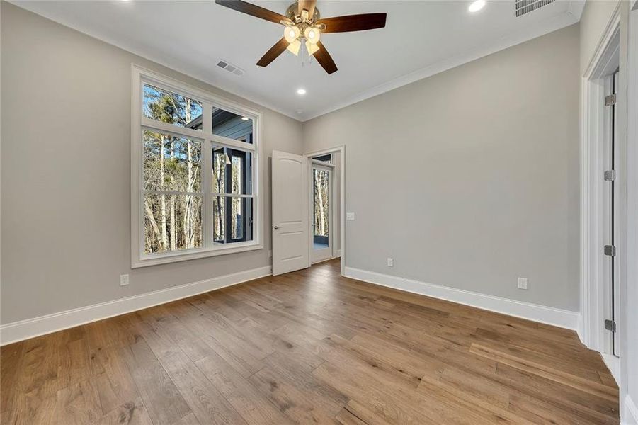 Spacious, unfurnished interior of a new home in , Jasper (Image 21).