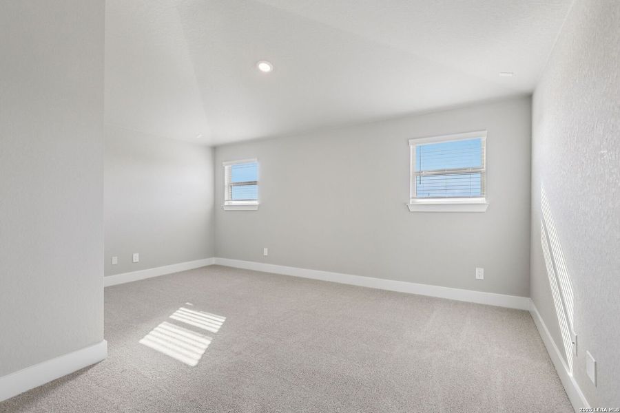 Spacious, unfurnished interior of a new home in Lark Canyon, New Braunfels (Image 47).