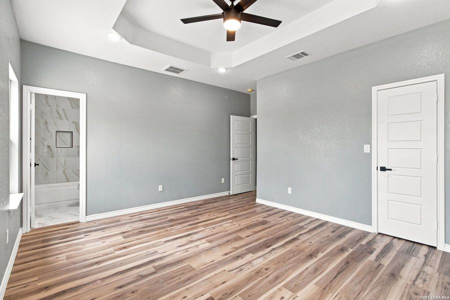 Spacious, unfurnished interior of a new home in , San Antonio (Image 20).