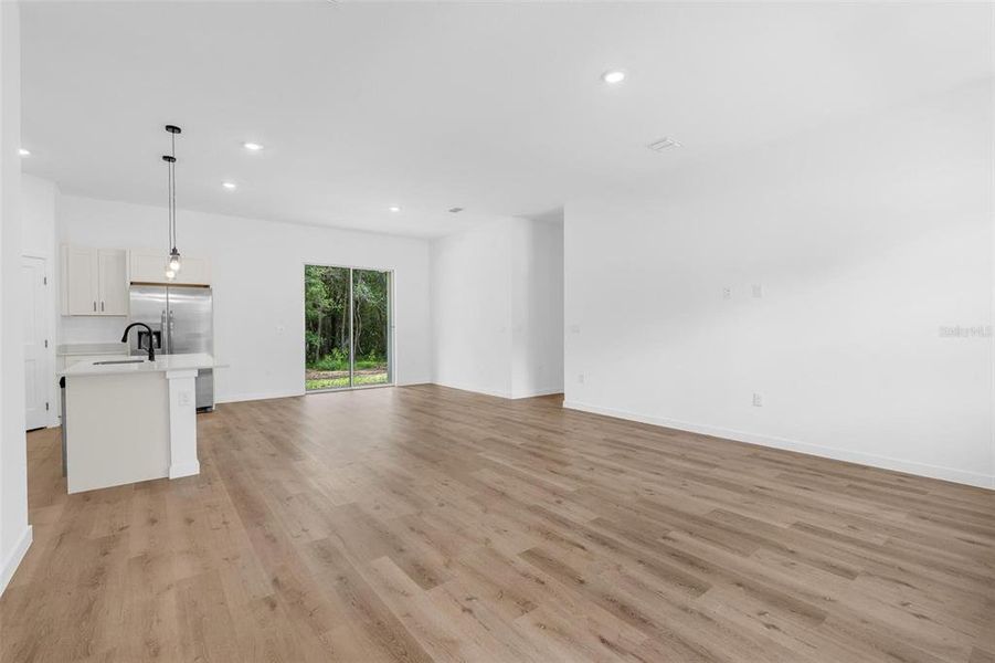 Spacious, unfurnished interior of a new home in , Citrus Springs (Image 27).