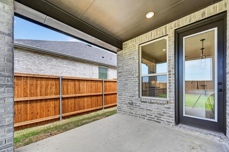 Exterior details and patio area of a home in Heritage Ranch, Sherman (Image 17).