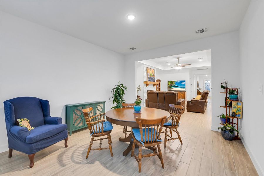 Furnished interior view inside a new home in Del Webb in Chambers Creek, Willis (Image 10). Furnished interior view inside a new home in Del Webb in Chambers Creek, Willis (Image 10).